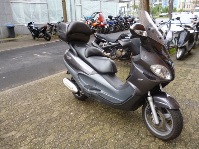 Piaggio X9 / 125 Evo in Düsseldorf