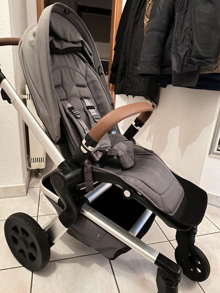 Joolz Hub Kinderwagen/ Buggy gorgeous grey inkl. Zubehör in Fellbach