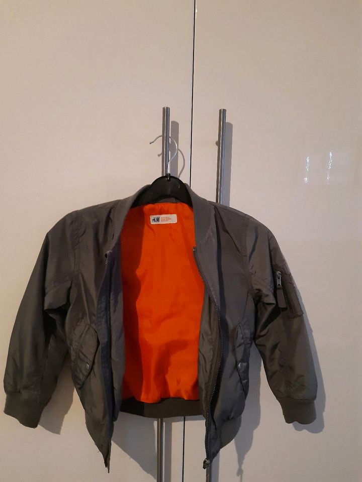 Kinder Übergangsjacke von H&M in Größe 116 in Bielefeld