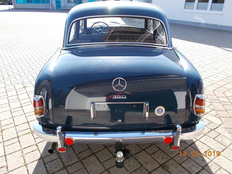 Mercedes C 190 Ponton Bj 1957 in Weinbergen