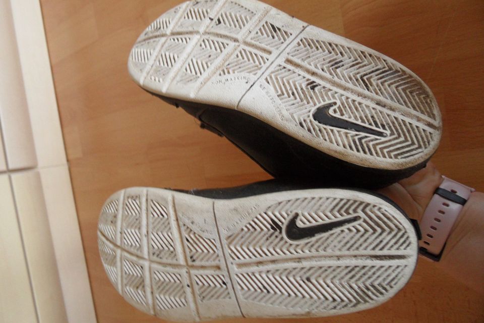 Sportschuhe Halbschuhe Gr 32 Nike Einlegesohle wurde ausgetauscht in Stuhr