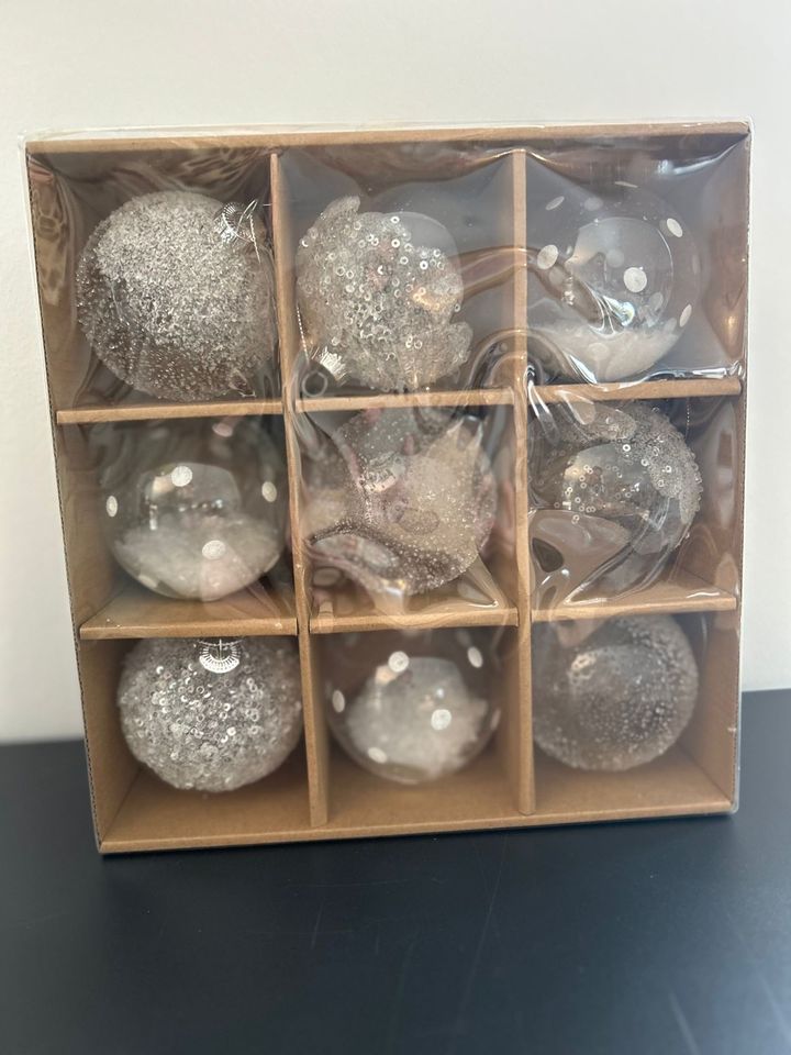 Weihnachtskugeln Glas mit weißen Elementen in Nagold