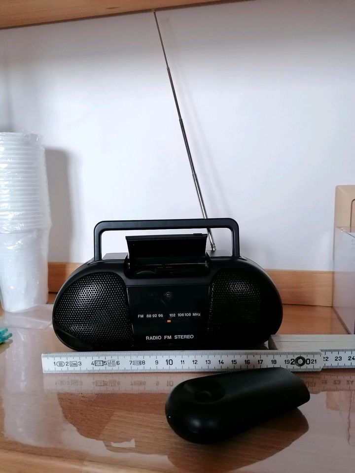 Miniradio retro mit fernbedienung in Berlin