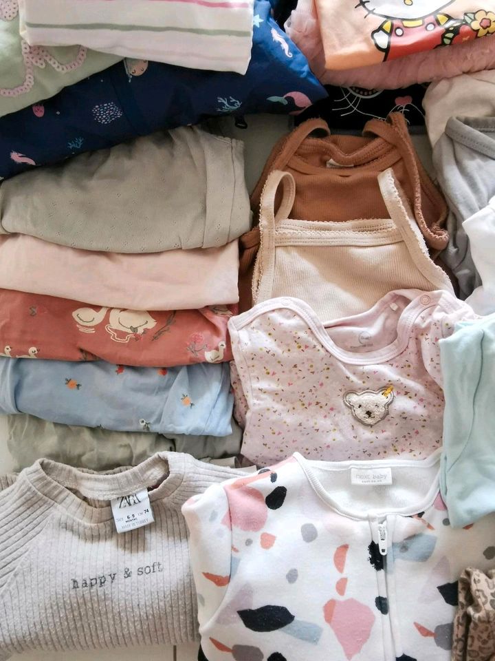 43+7  tlg Mädchen Baby Erstausstattung 74-80 Paket Kleidung Sets in Berlin