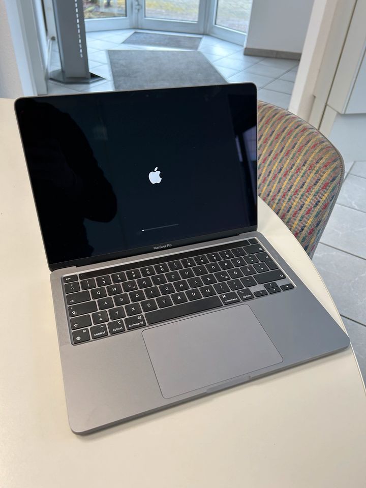 Apple 2020 MacBook Pro M1 Chip (13", 8 GB RAM, 256 GB SSD) - Spac in Velbert