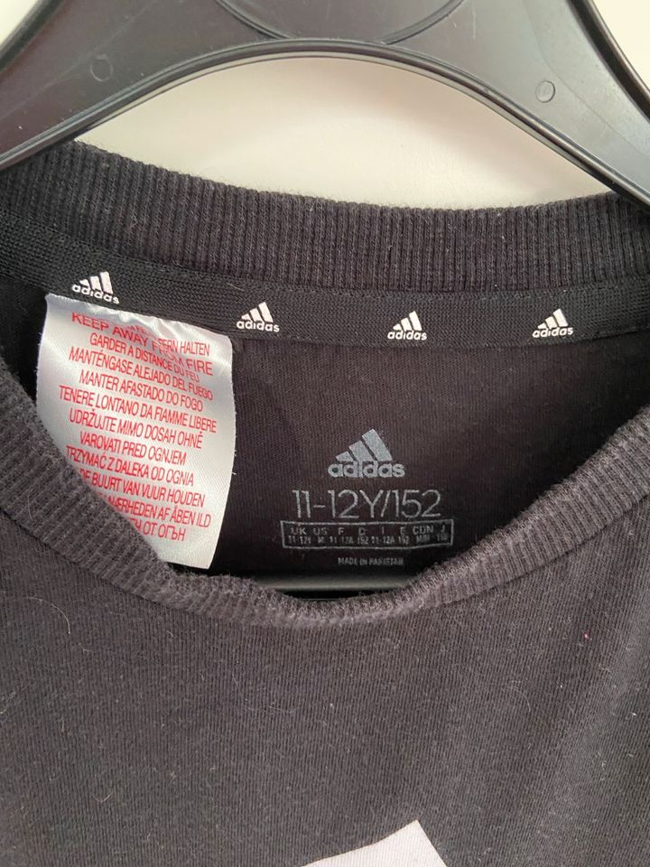 Adidas Shirt in Greven