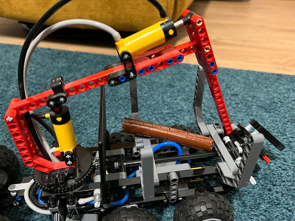 LEGO TECHNIC: Traktor mit Forstkran (8049) in Tauberbischofsheim