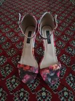 Wunderschöne Sandalen von Sacha Trend Collection Gr. 38 Blumen Saarbrücken-Mitte - St Johann Vorschau