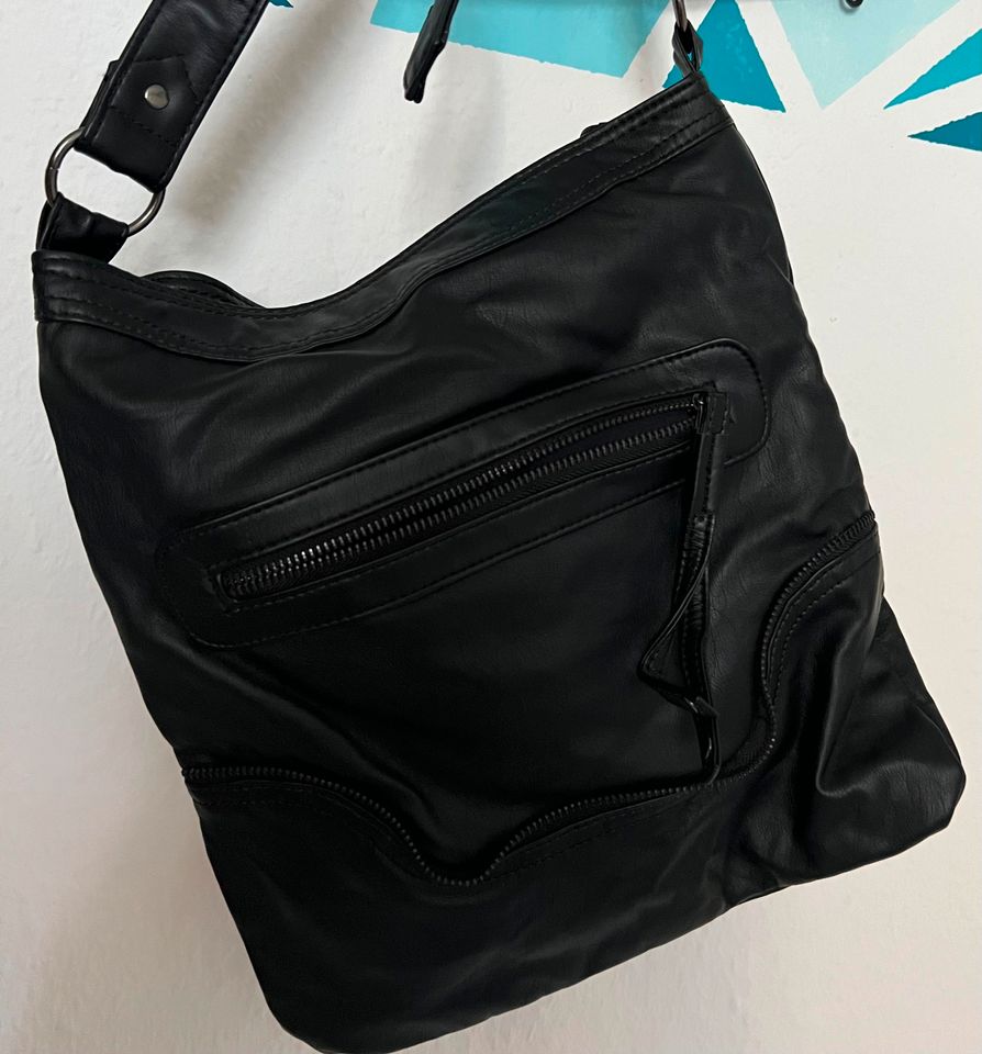 Tasche von Takko / Accessories schwarz in Schwerin - Krebsförden | eBay  Kleinanzeigen ist jetzt Kleinanzeigen