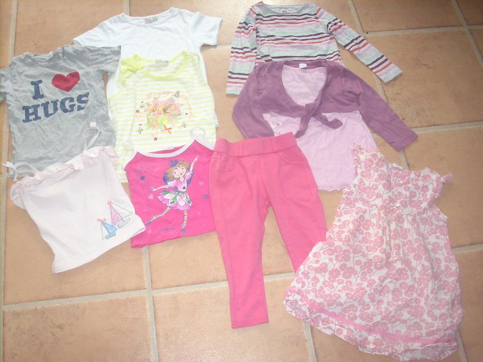 Tolles Mädchen Kleidungspaket in Gr. 92/98 - fast zu verschenken in Warstein