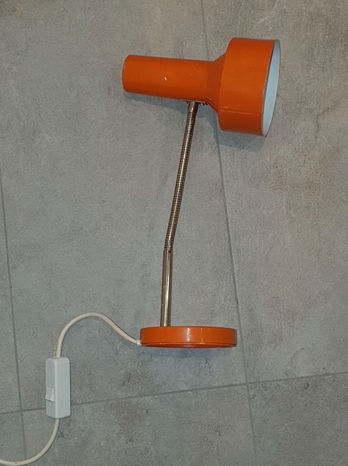 Lampe alt 70er Jahre orange m. Griff / Gestell, funktionstüchtig!