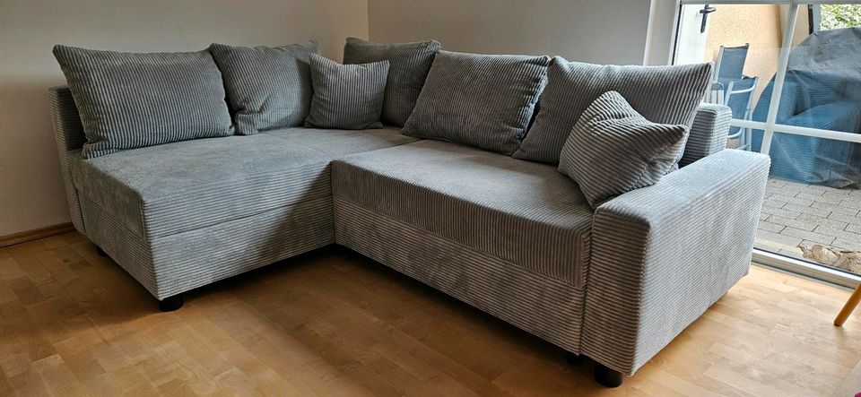Sofa mit Bettkasten und Schlaffunktion wie neu in Essen