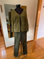 Zweiteiler. Jeans und Strickjacke in Khaki Baden-Württemberg - Offenburg Vorschau