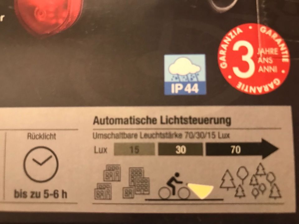 crivit Fahrradleuchtenset LED, 90/70/30/15 Lux NEU Fahrradlampe in  Sachsen-Anhalt - Halle | Fahrrad Zubehör gebraucht kaufen | eBay  Kleinanzeigen ist jetzt Kleinanzeigen