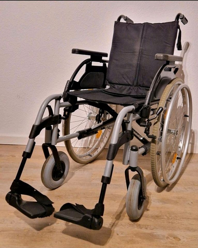BREEZY PariX² Leichtgewicht Rollstuhl in Hannover