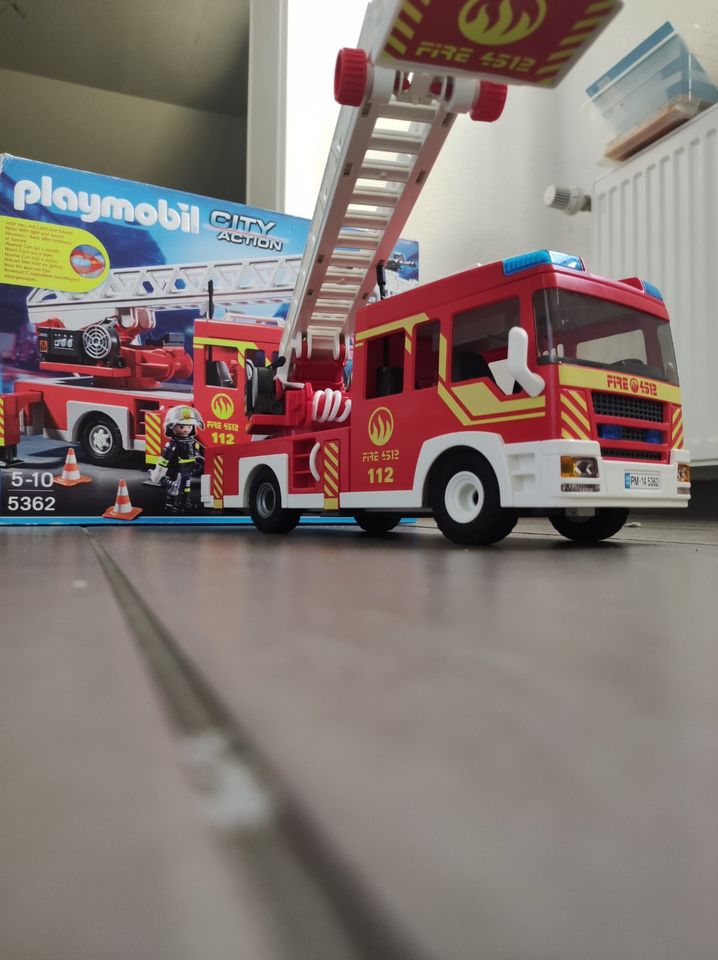 Playmobil Feuerwehr Drehleiterfahrzeug 5362 in Braunschweig