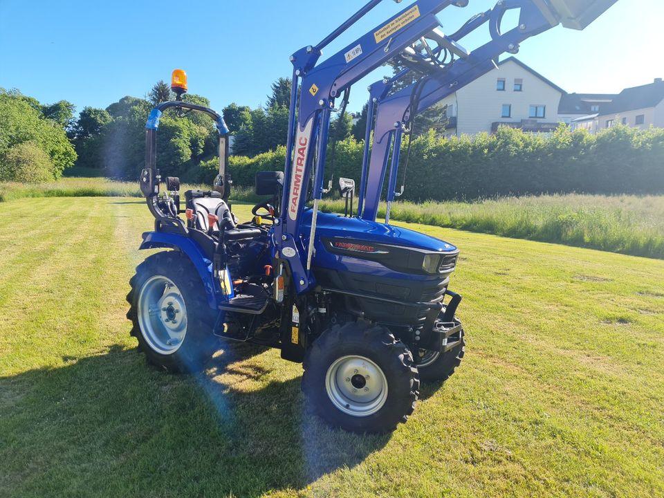 Kleintraktor Farmtrac 26 Allrad+Frontlader (Escorts Kubota) in Arzfeld