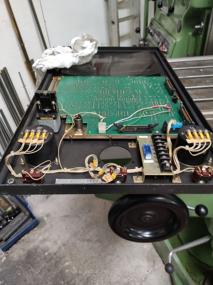 MAZAK M1 Tableau mit zwei elektronischen Handrädern in Hann. Münden