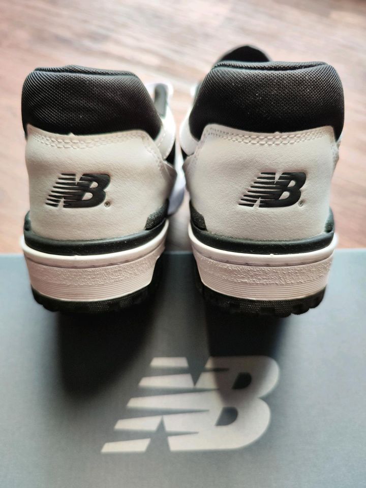 New Balance 550 Sneaker, weiß, schwarz, Größe 42 in Schwarzenbruck