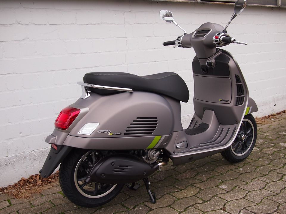 Vespa GTS 300 Supertech - neues Modell für 2023 in Hannover