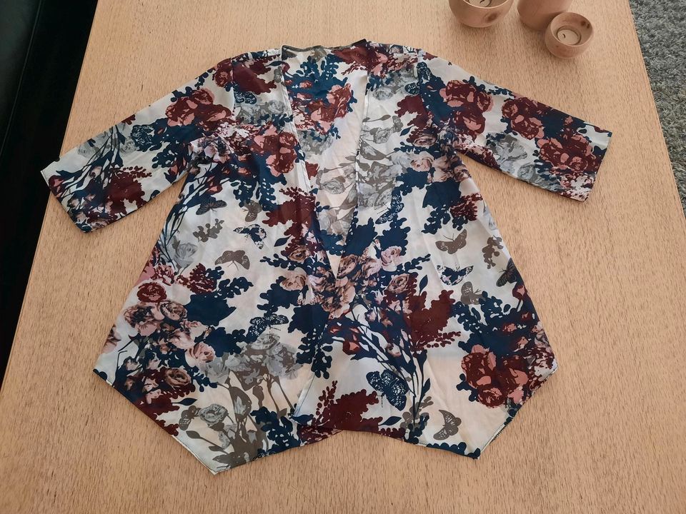 Cadrigan/Kimono weiß mit Blüten in Pottum