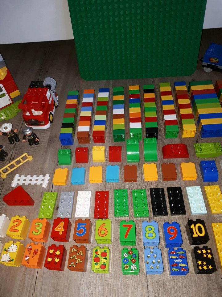 Lego Duplo sammlung mit Feuerwache und grosser Bauplatte in Kiel