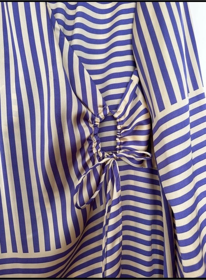 Midi Satin Hemd-Blusenkleid mit geometrischem Muster in Lemwerder