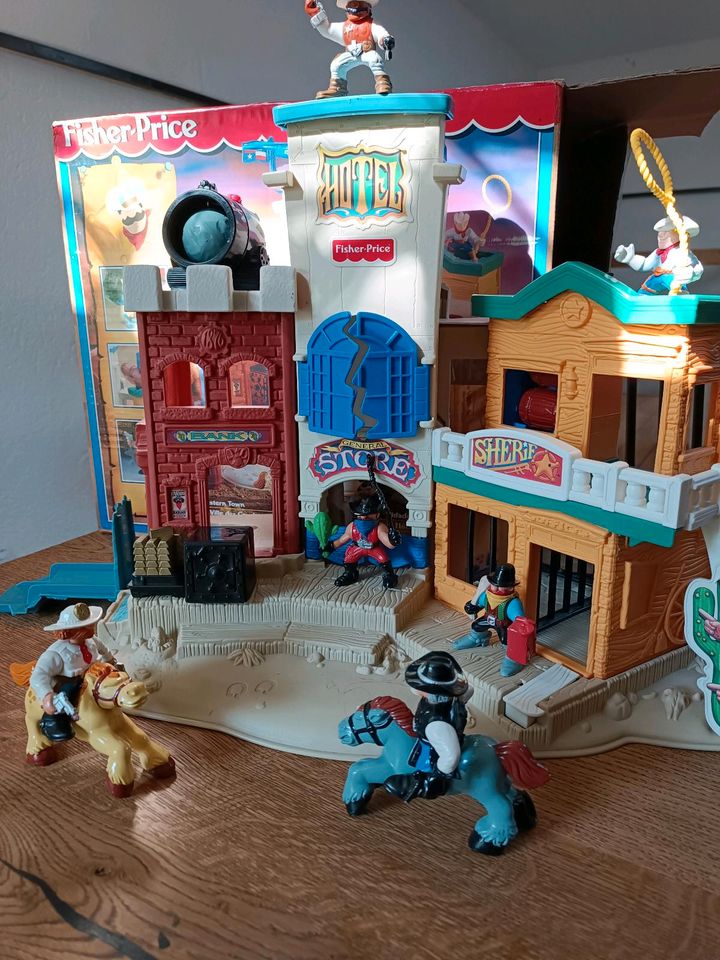 Fisher-Price Wild West Stadt + Kutsche + Rodeo Stier in Moringen