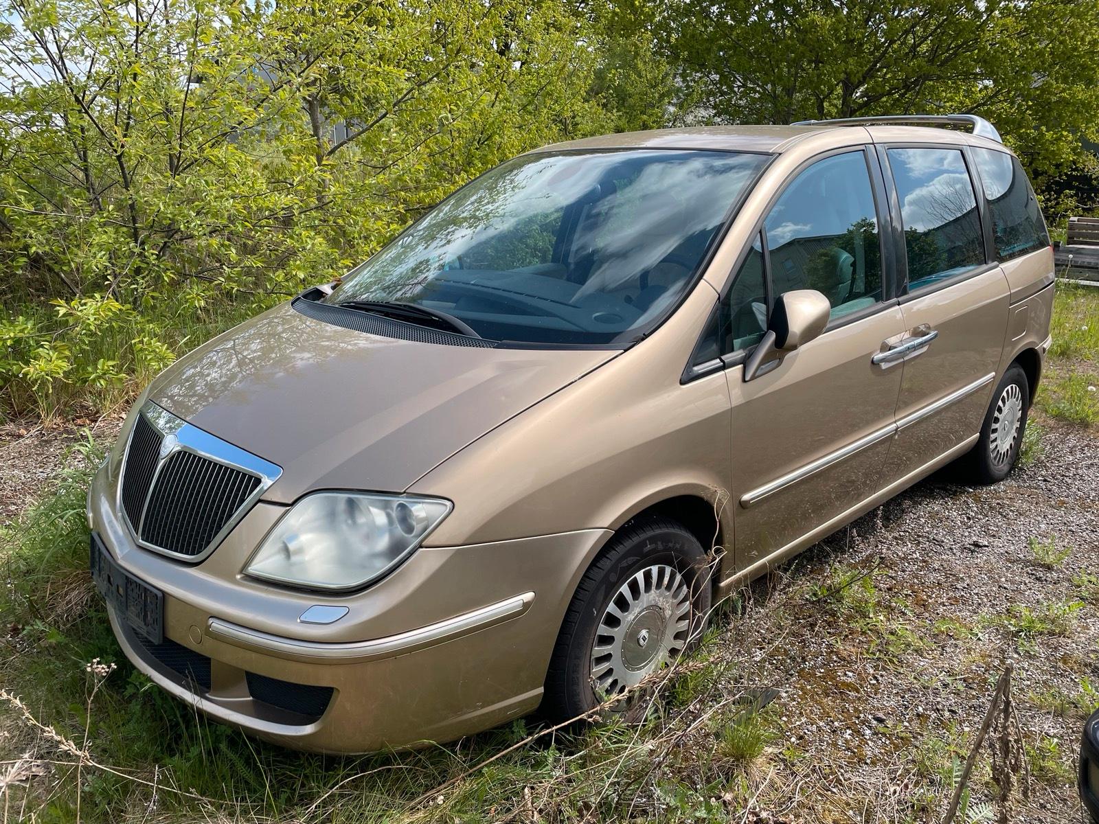 Abbildung des Autos Lancia Phedra Diesel 2,2…