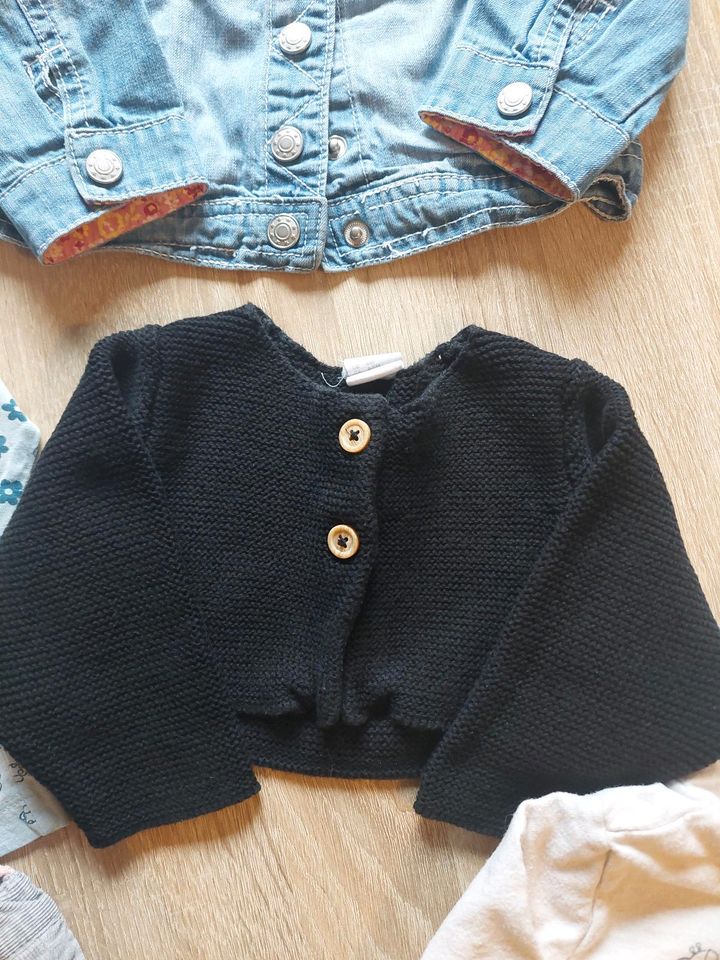 Mädchen Kleidung Gr. 68 6 H&M Zara Hose Jeansjacke Bolero Hut in Trier