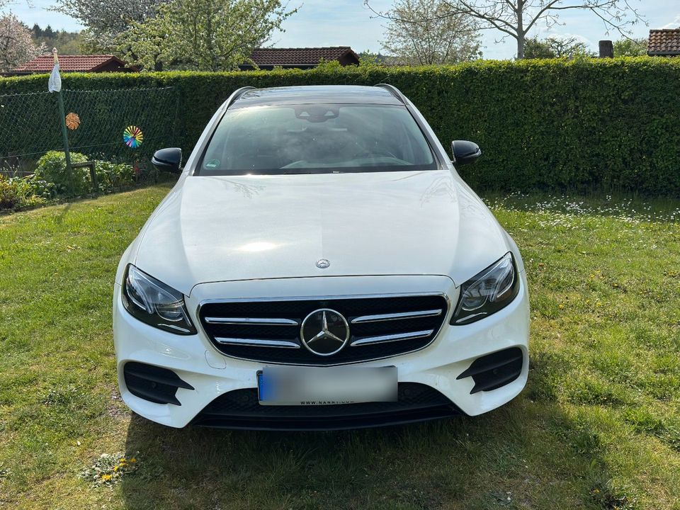 Mercedes-Benz E 250T |AMG-Line|Luxury|360°|Pano|SH|Garantie in Böblingen