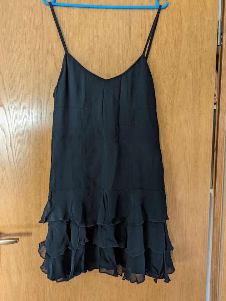 Kleid mit Volants schwarz Größe M 38 Spaghettiträger in Lichtenfels