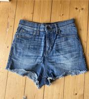Benetton blaue Jeans  Shorts Gr 27   Gr 34/36 Nordrhein-Westfalen - Krefeld Vorschau