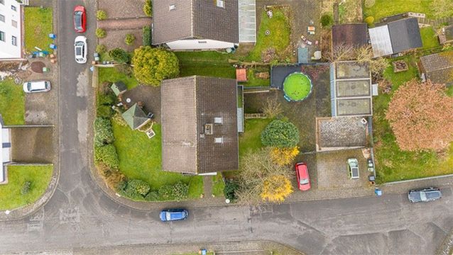 Mehrfamilienhaus - 3 Wohnungen - 3 Garagen - Garten - gute Lage von Roßbach-Wied! in Roßbach (Wied)