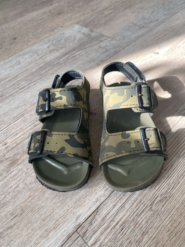 Kinder Sandalen 23 in Neumünster