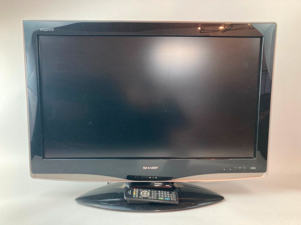 SHARP 32 Zoll LCD TV (LC-32WD1E) in Tettnang