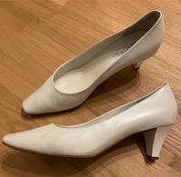 Pumps perlweiß Gr. 38,5 Kr. München - Neubiberg Vorschau