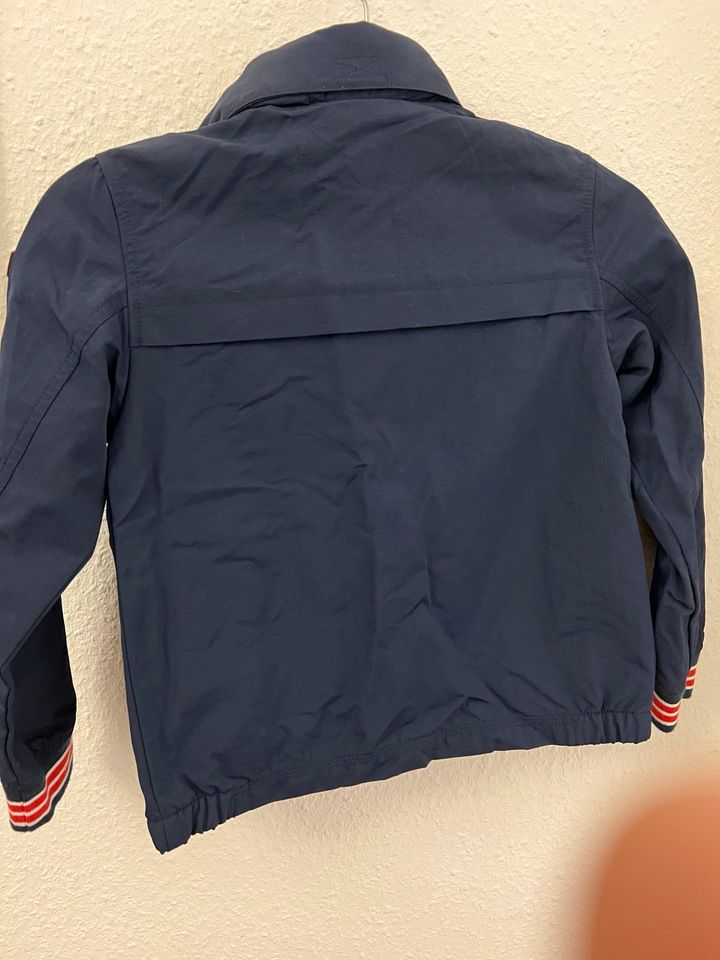 Kinder Jacke Tommy hilfiger in Wiesbaden