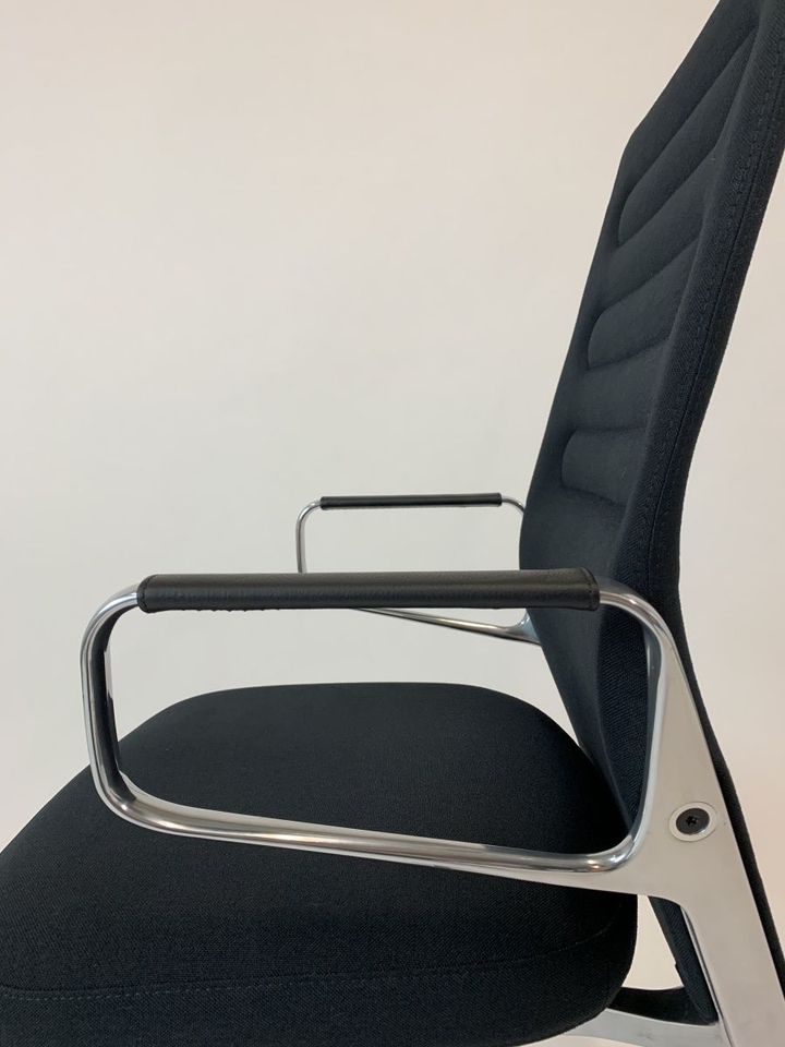 Vitra AC 5 Konferenzstuhl schwarz Refurbished in Hemmingen