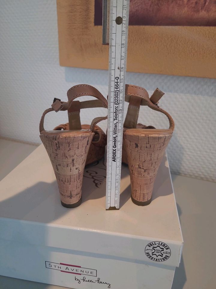 Sandalen mit 10cm Keilabsatz, 5th Avenue in Bergisch Gladbach