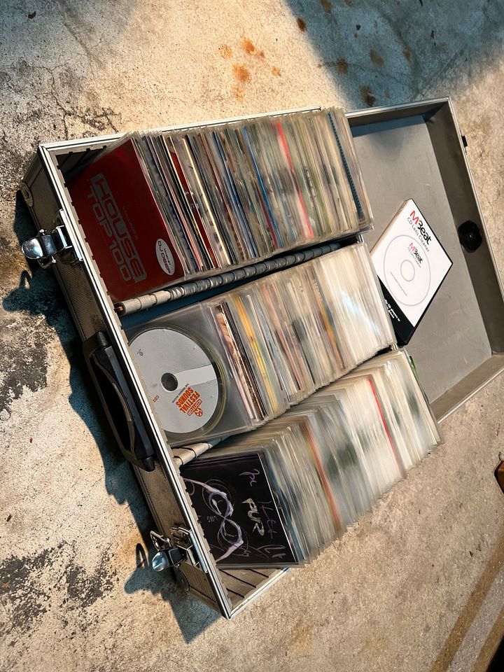 CD- Sammlung im Dj- Koffer (etwa 400 Stück) versch. Genre in Remseck am Neckar