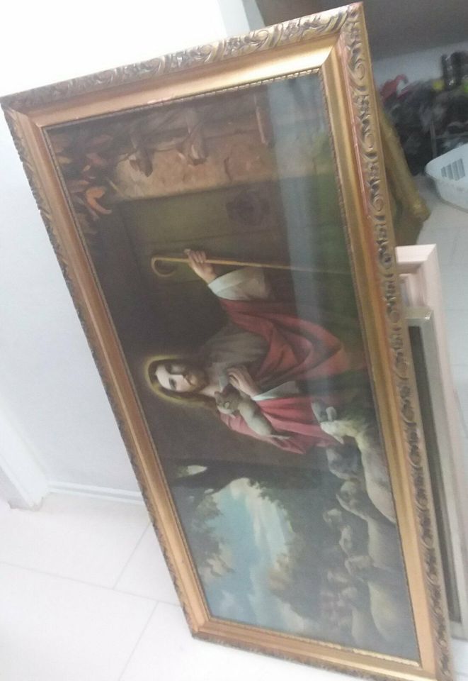 Viele alte große  Jesus Bilder hinter Glas in Sparneck