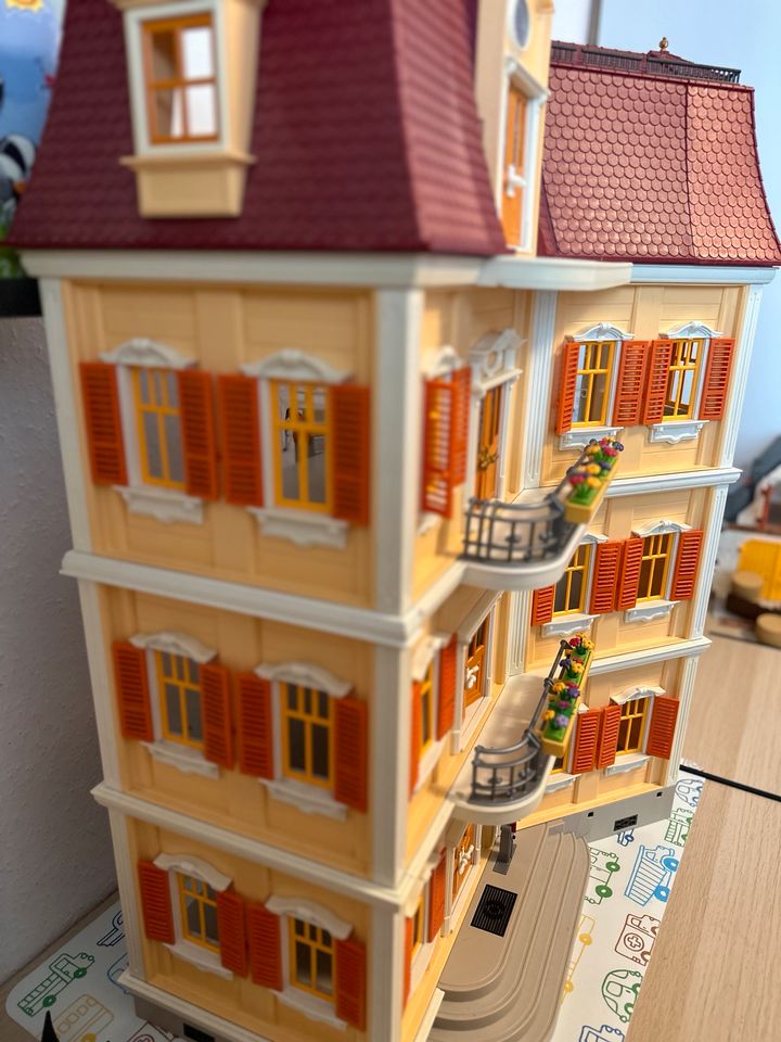 Playmobilhaus 4 ETAGEN mit viel Zubehör in Altenbeken