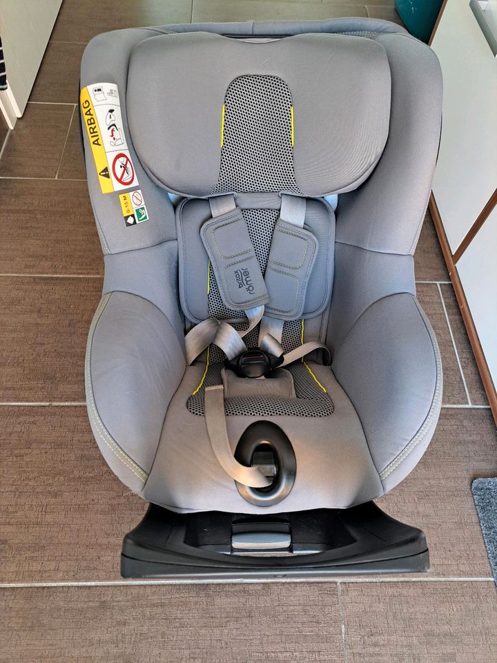 Britax Römer Reboarder Dualfix M in Wust