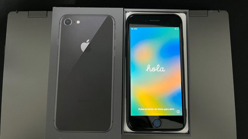 iPhone 8 mit 256 GB  in Space grau in Bonn