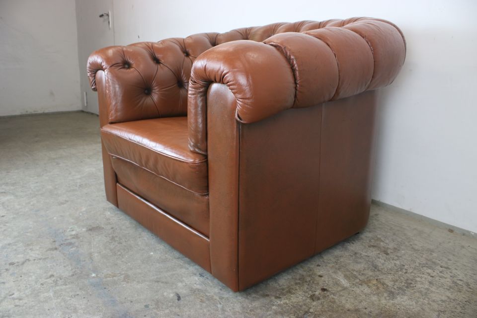 Englischer Vintage Chesterfield Clubsessel Braun Leder 80er Jahre in Berlin