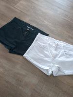 2 Shorts Jeansshorts weiß schwarz 152 H&M Bayern - Neu Ulm Vorschau