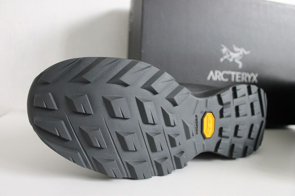 Arcteryx Aerios GTX Black 41 1/3 Neu Mammut ACG in Aschaffenburg