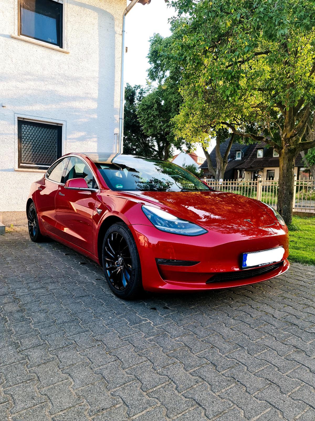 Abbildung des Autos Tesla Model 3 Long Range…