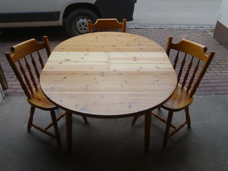 Tisch ausziehbar mit 3 Stühlen, Massivholz, Kiefer, Landhausstil in Siegenburg